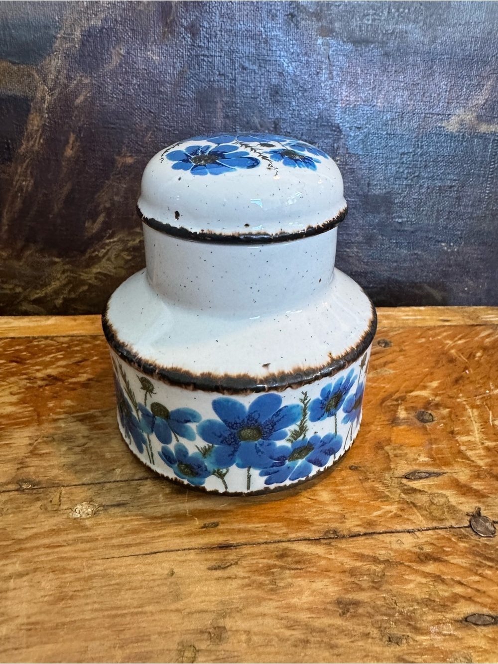 Ceramic lidded sugar bowl from the 'Stonehenge Spring' pattern by Midwinter